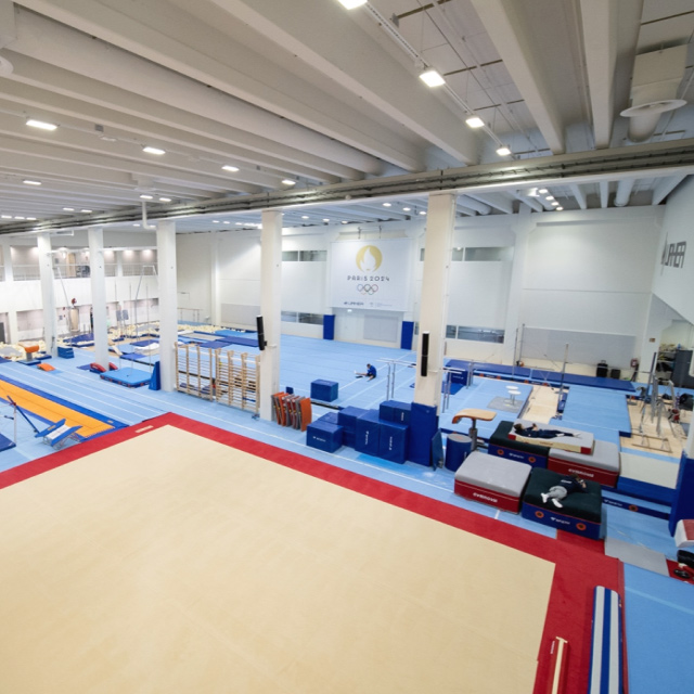 SPORTHALLE-02.jpg